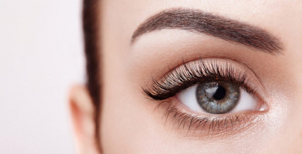 How to grow eyelashes fast in a week with natural home remedies!